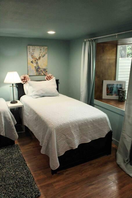 Appartement Heart Of Woodstock, 10 Min Walk To Reed, With Private Garage! à Portland Extérieur photo